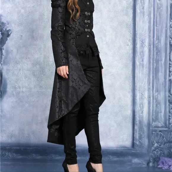 Beautiful steampunk outfit - Picture 2 of 7